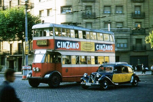 Autobus y taxi de Barcelona en la decada de los 50-in-srtajara