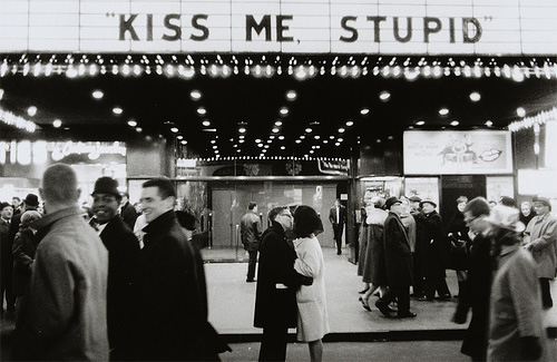 kiss-me-stupid-in-srtajara