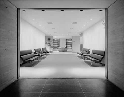 Mies-Van-der-Rohe-1958-2