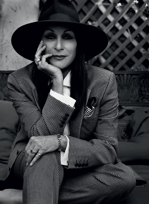 anjelica-huston-in-Srta.Jara