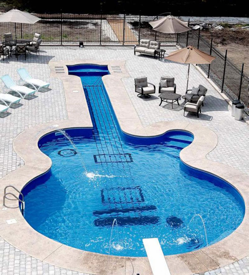 guitarra-piscina-0